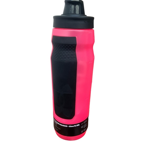 Under Armour UA Playmaker Squeeze Water Bottle 32oz Workout Fitness Sport Bottle - Picture 2 of 8